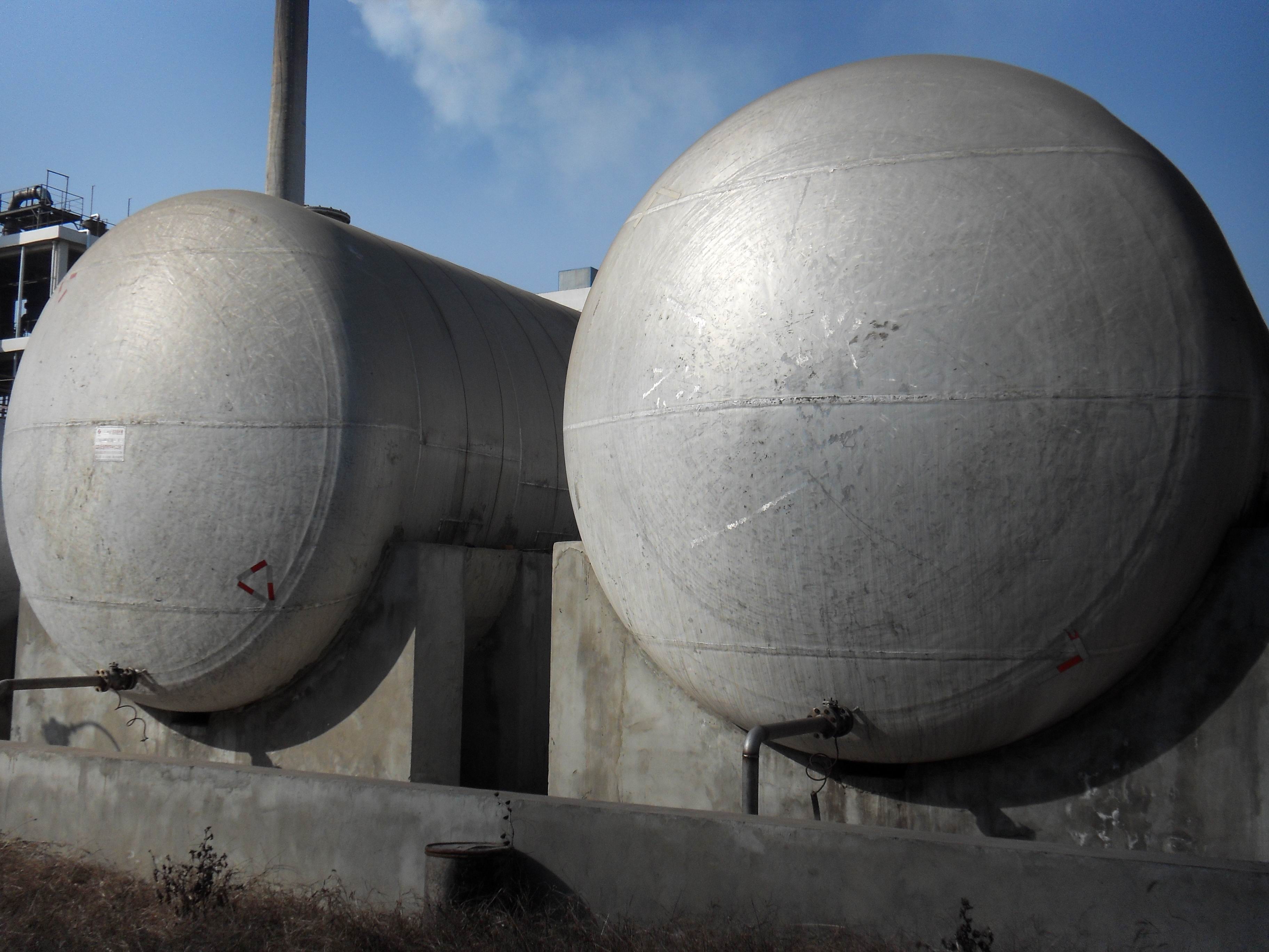 八一化(huà)工360立方硝酸儲罐(guan)